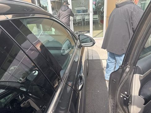 Used 2025 Genesis GV70 2.5T image 10