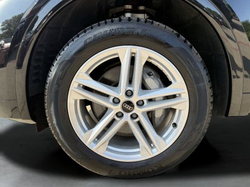 Used 2024 Audi Q5 e Premium w/ Convenience Package image 13