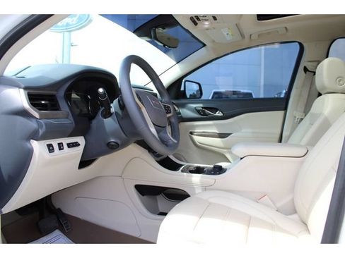 Used 2021 GMC Acadia Denali w/ Denali Technology Package FWD image 12