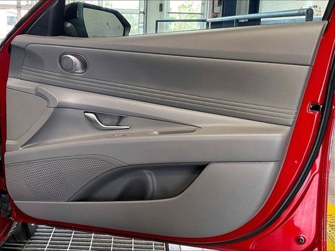 Certified 2025 Hyundai Elantra Sport FWD image 12