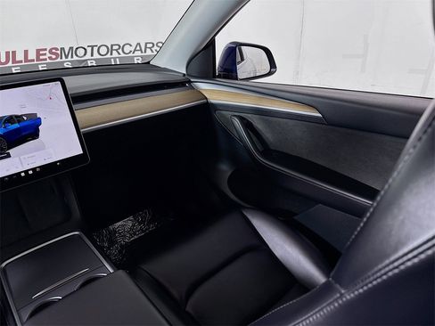 Used 2023 Tesla Model Y Performance image 24