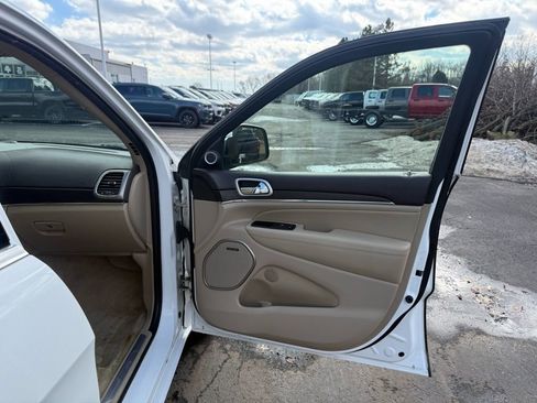 Used 2018 Jeep Grand Cherokee Overland image 26