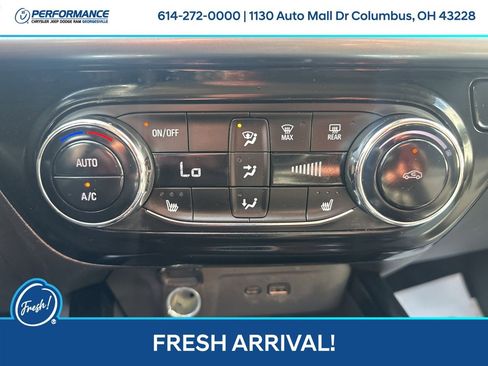 Used 2025 Chevrolet Trax LT w/ LT Convenience Package image 21
