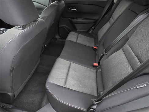 Used 2024 Nissan Rogue SV image 9