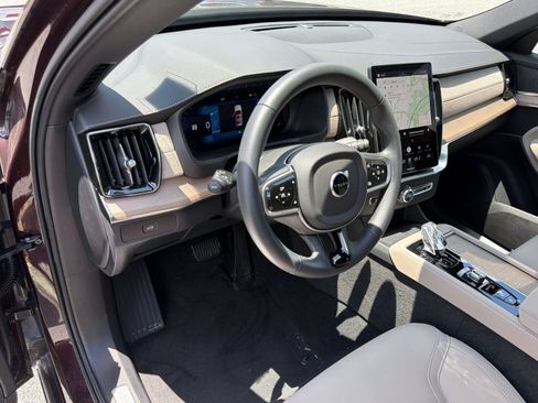 Certified 2025 Volvo XC90 B6 Core AWD/4WD image 4