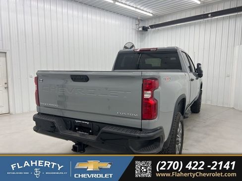 Used 2025 Chevrolet Silverado 2500 Custom w/ Custom Value Package image 3