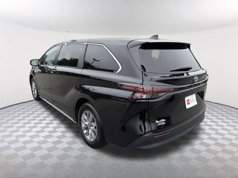 Certified 2024 Toyota Sienna LE image 14