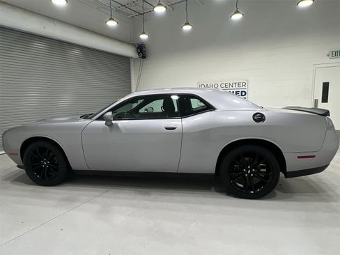 Used 2017 Dodge Challenger SXT w/ Blacktop Package image 5