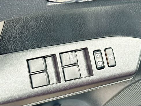 Used 2017 Toyota RAV4 XLE AWD/4WD image 15