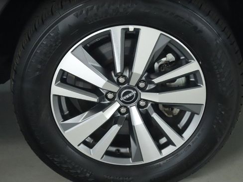 Used 2025 Nissan Pathfinder SL AWD/4WD image 11