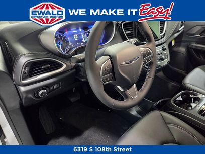 New 2026 Chrysler Pacifica Select