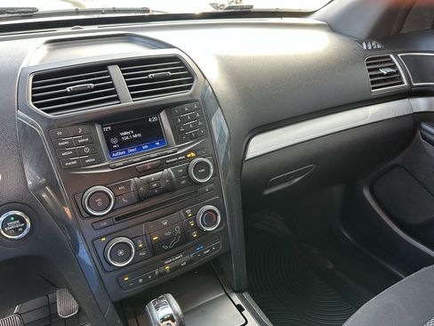 Used 2017 Ford Explorer XLT image 14