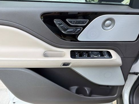 Used 2023 Lincoln Aviator Reserve w/ Equipment Group 201A RWD image 11