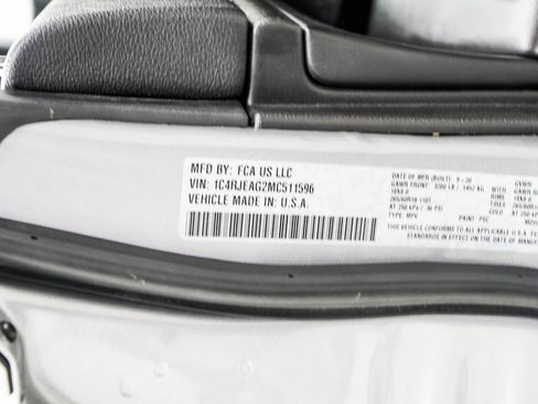 Used 2021 Jeep Grand Cherokee Laredo image 40