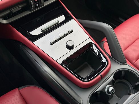 Used 2026 Porsche Cayenne image 21