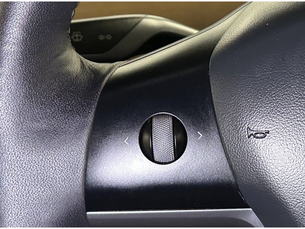Used 2021 Tesla Model Y Long Range AWD/4WD image 25