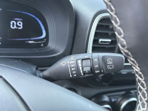 Used 2024 Hyundai Venue SEL image 33