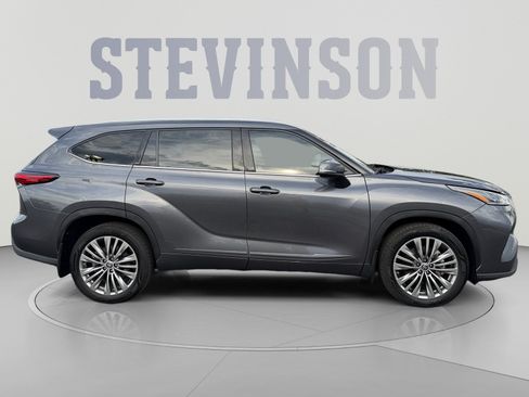 Used 2021 Toyota Highlander Platinum AWD/4WD image 6