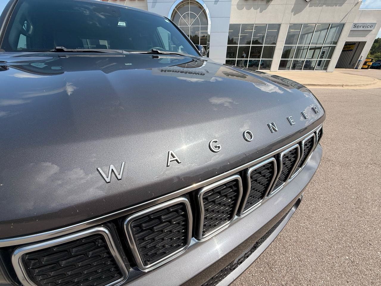 Used 2024 Jeep Wagoneer L Series II w/ Flexible Seating Group AWD/4WD image 9
