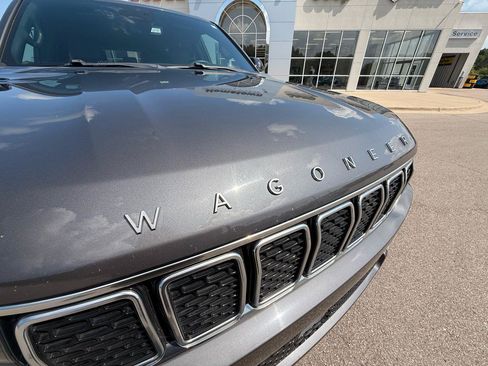 Used 2024 Jeep Wagoneer L Series II w/ Flexible Seating Group AWD/4WD image 9