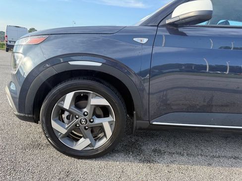 Used 2023 Hyundai Venue Limited FWD image 18