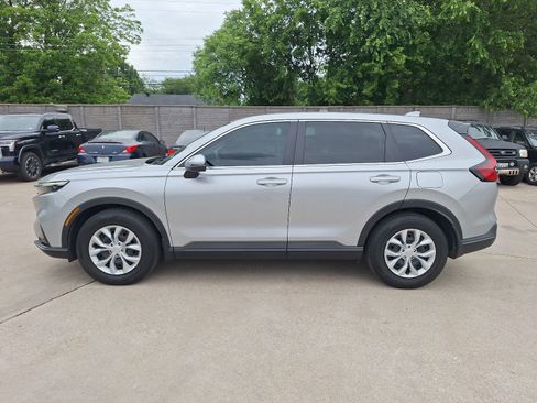 Used 2025 Honda CR-V LX image 3