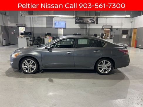 Used 2015 Nissan Altima 3.5 SL FWD image 7
