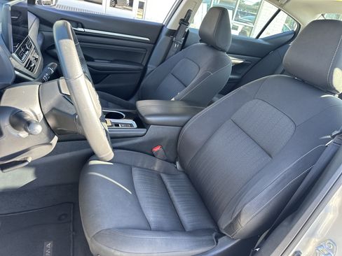 Used 2023 Nissan Altima 2.5 SV w/ SV Premium Package FWD image 10