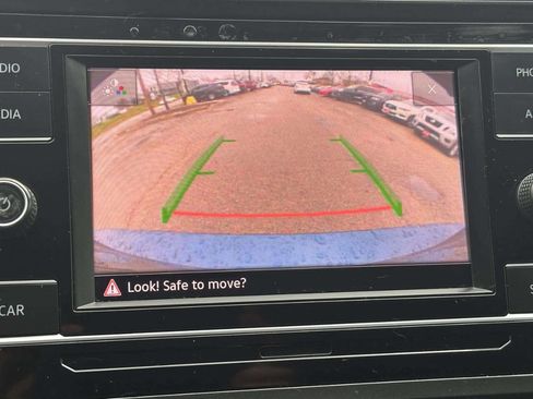 Used 2019 Volkswagen Tiguan S image 26