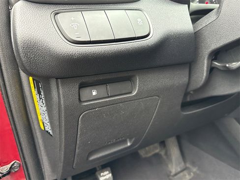 Used 2017 Kia Sorento LX w/ LX Convenience Package image 19