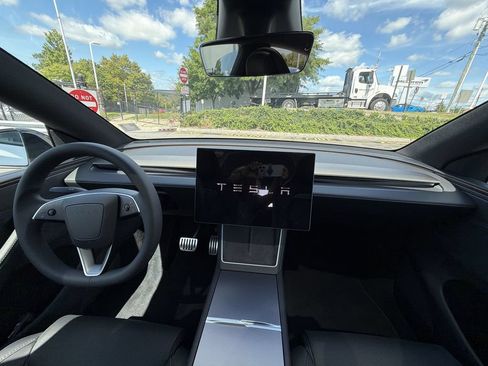 Used 2026 Tesla Model Y Performance AWD/4WD image 18