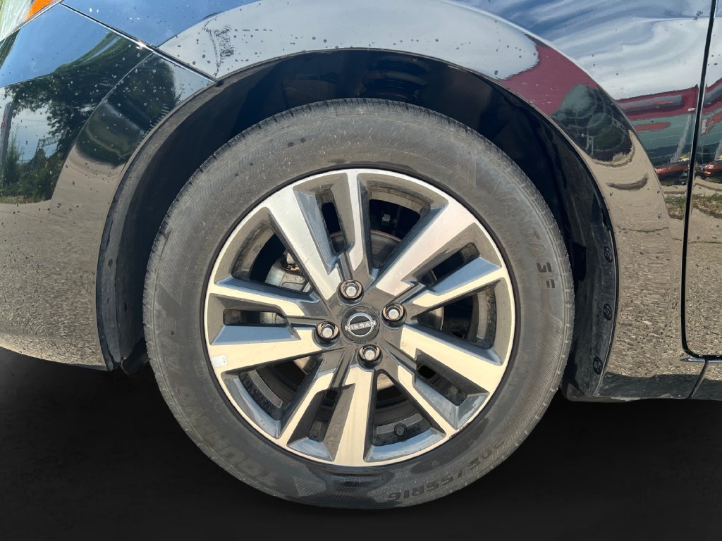 Used 2025 Nissan Versa SV FWD image 9