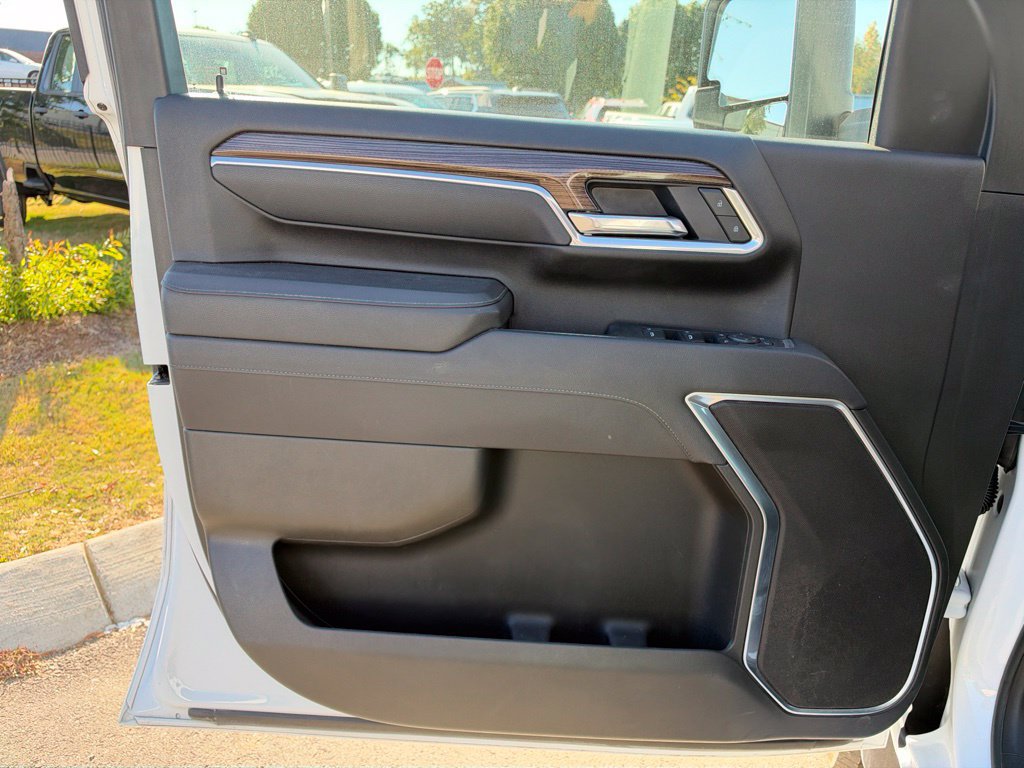 Used 2025 Chevrolet Silverado 3500 LT w/ Safety Package AWD/4WD image 10
