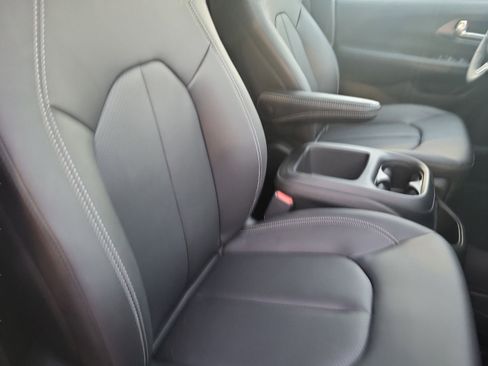 New 2026 Chrysler Pacifica Select FWD image 21