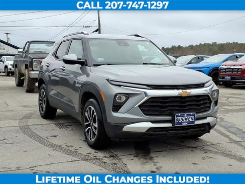 Used 2025 Chevrolet TrailBlazer LT AWD/4WD image 3