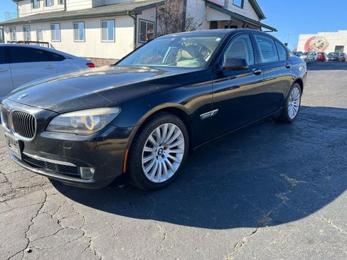 Used 2009 BMW 750i RWD image 3
