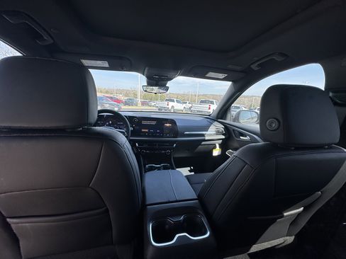 New 2026 Chevrolet Traverse LT image 11