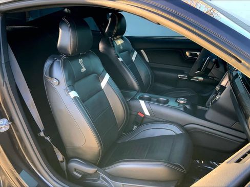 Used 2022 Ford Mustang Shelby GT500 w/ Carbon Fiber Track Pack image 7
