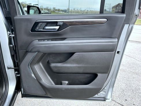 Certified 2025 Chevrolet Suburban Z71 image 18