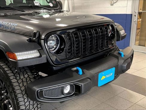 Used 2024 Jeep Wrangler Unlimited AWD/4WD image 30