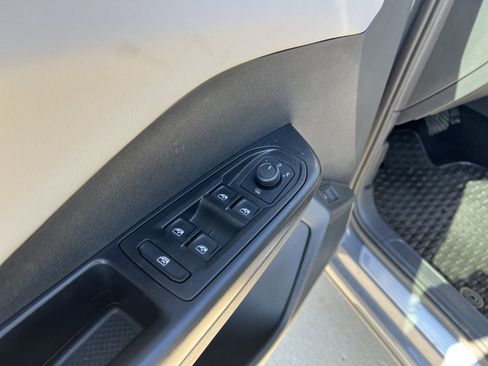 Certified 2023 Volkswagen Taos SE image 14