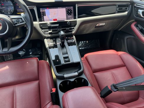 Certified 2023 Porsche Macan AWD/4WD image 17