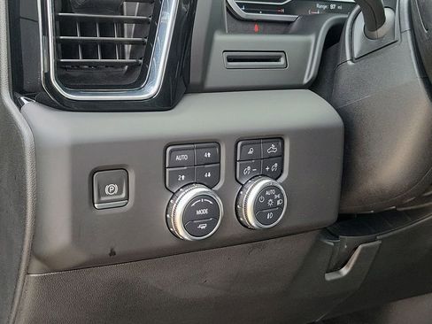 Used 2024 GMC Sierra 2500 Denali image 17