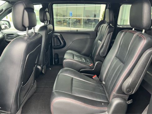 Used 2017 Dodge Grand Caravan GT image 27
