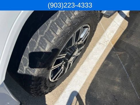 Used 2020 GMC Sierra 2500 AT4 w/ AT4 Premium Package AWD/4WD image 2