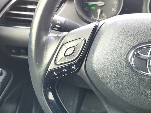 Used 2019 Toyota C-HR Limited image 27