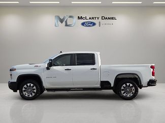Used 2024 Chevrolet Silverado 2500 Custom w/ Custom Convenience Package AWD/4WD video 3