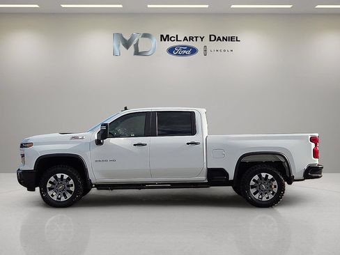 Used 2024 Chevrolet Silverado 2500 Custom w/ Custom Convenience Package AWD/4WD image 3