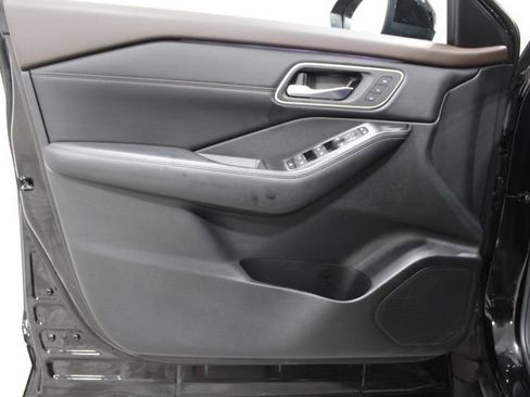 Used 2023 Nissan Rogue Platinum AWD/4WD image 18