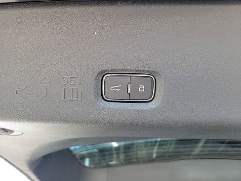 Used 2025 Ford Expedition Max Platinum AWD/4WD image 8